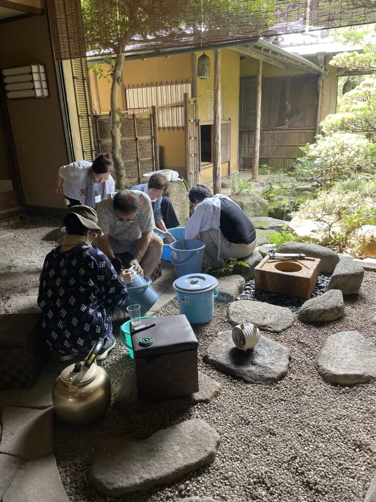 夏の風物詩｜灰の手入れを行いました